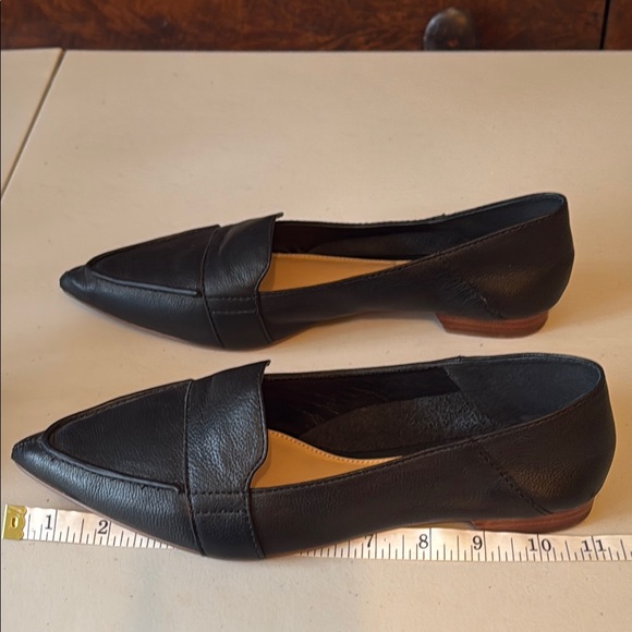 Vince Camuto Black Leather Pointy Toe Loafers - Picture 7 of 8